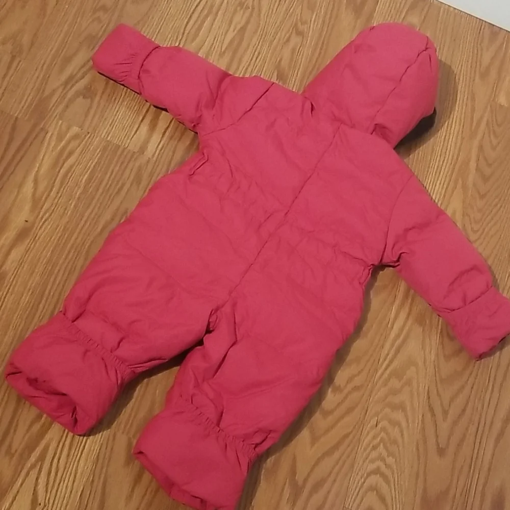 New‎ baby gap snow suit 6/12 mo